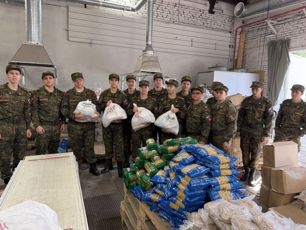 Курсанты ВУЦ при ДГТУ разгрузили и отсортировали около 200 тонн помощи Курсанты ВУЦ при ДГТУ разгрузили и отсортировали около 200 тонн помощи
