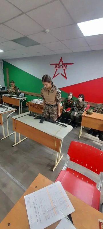 В Новочеркасске в Учебно-методическом центре военно-патриотического воспитания молодёжи «Авангард», который входит в структуру Центра воспитания и досуга «Эстетика» состоялась городская военизированная спартакиада «Юнармеец» В Новочеркасске в Учебно-методическом центре военно-патриотического воспитания молодёжи «Авангард», который входит в структуру Центра воспитания и досуга «Эстетика» состоялась городская военизированная спартакиада «Юнармеец»