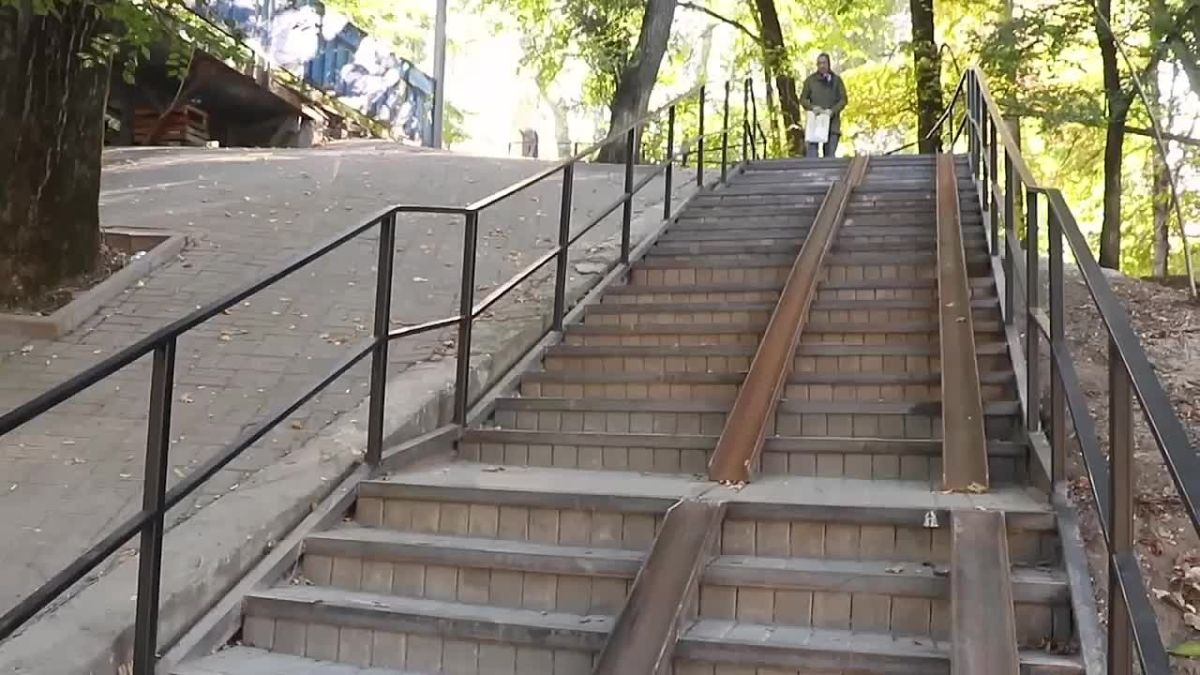 Сказала мэру — получила результат: в Ростове отремонтировали лестницу у Переходного моста