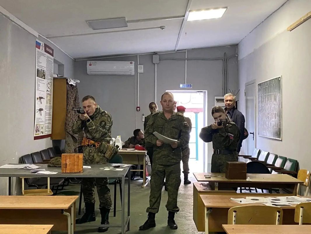 В Новочеркасске в Учебно-методическом центре военно-патриотического воспитания молодёжи «Авангард», который входит в структуру Центра воспитания и досуга «Эстетика» состоялась городская военизированная спартакиада «Юнармеец» В Новочеркасске в Учебно-методическом центре военно-патриотического воспитания молодёжи «Авангард», который входит в структуру Центра воспитания и досуга «Эстетика» состоялась городская военизированная спартакиада «Юнармеец»