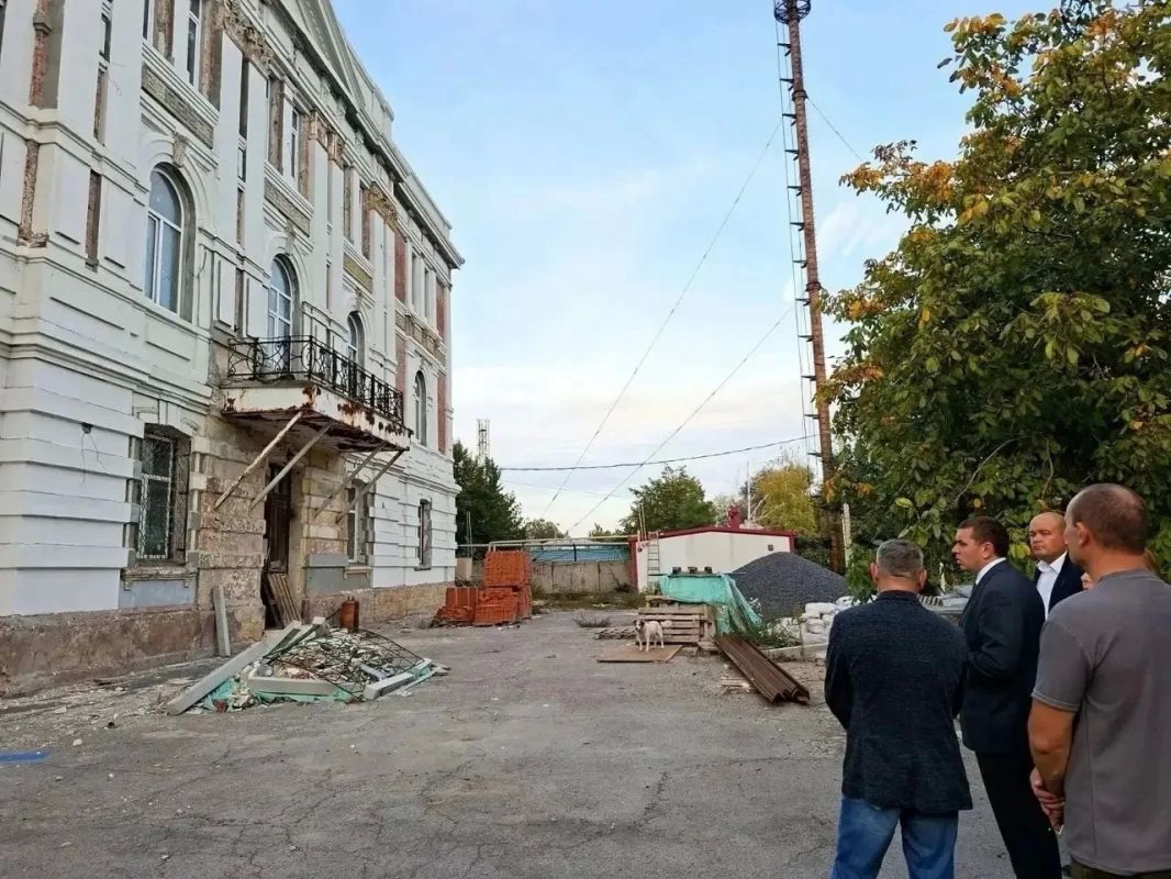 По поручению министра здравоохранения Ростовской области Наири Варданяна заместитель министра Дмитрий Третьяков провёл рабочий объезд поликлиник Новочеркасска По поручению министра здравоохранения Ростовской области Наири Варданяна заместитель министра Дмитрий Третьяков провёл рабочий объезд поликлиник Новочеркасска
