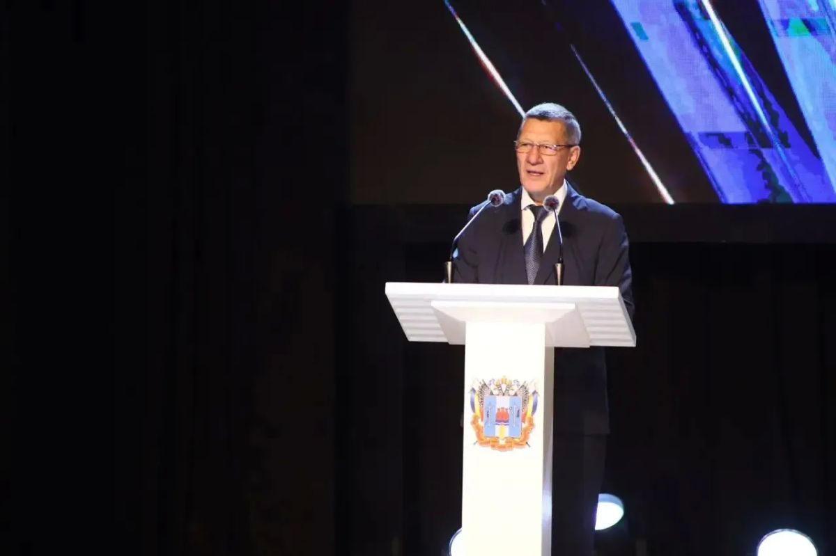 Александр Скрябин: Сегодня вместе с губернатором Ростовской области Юрием Борисовичем Слюсарем, заместителем полномочного представителя Президента Российской Федерации в ЮФО Владимиром Николаевичем Гурбой, и. о. председателя... Александр Скрябин: Сегодня вместе с губернатором Ростовской области Юрием Борисовичем Слюсарем, заместителем полномочного представителя Президента Российской Федерации в ЮФО Владимиром Николаевичем Гурбой, и. о. председателя...
