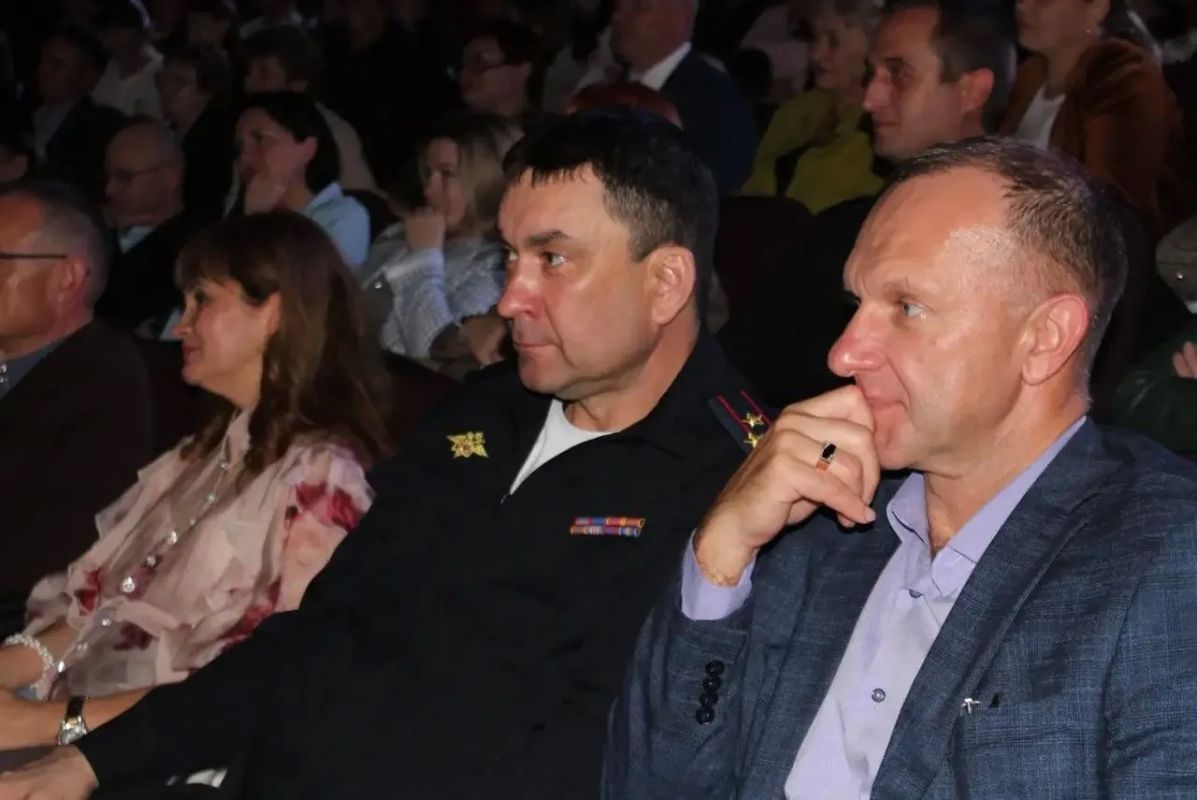 В Зернограде полицейские провели профилактическую беседу со студентами-первокурсниками В Зернограде полицейские провели профилактическую беседу со студентами-первокурсниками