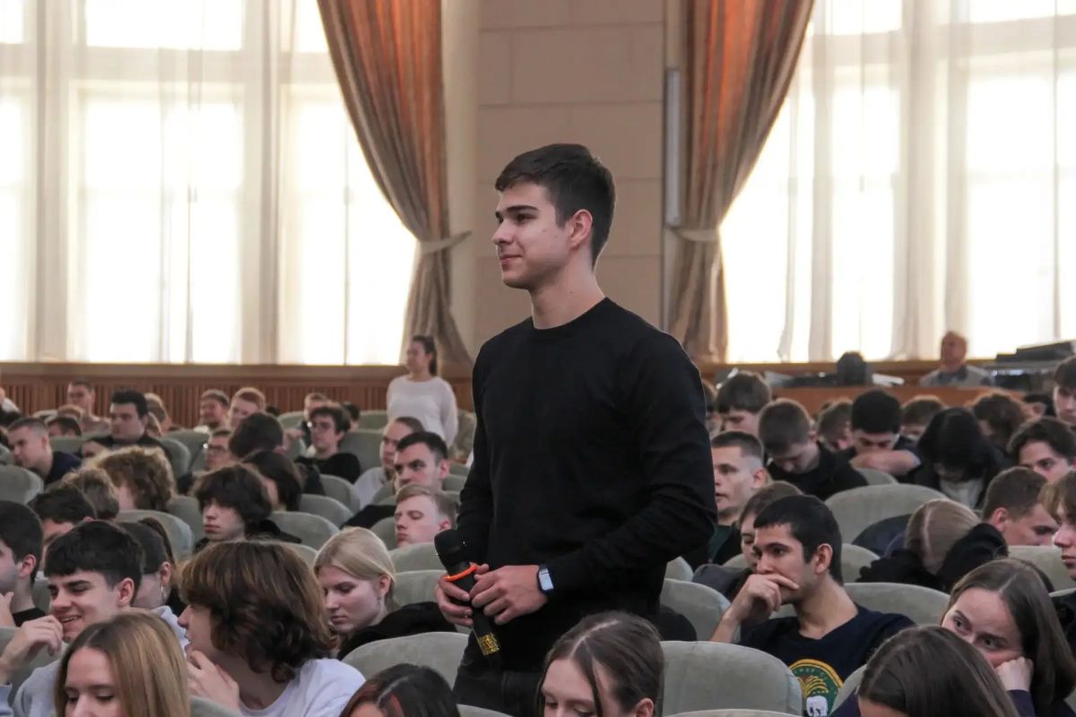 Представитель Общественного совета при донском Главке МВД выступил перед студентами РГУПС Представитель Общественного совета при донском Главке МВД выступил перед студентами РГУПС