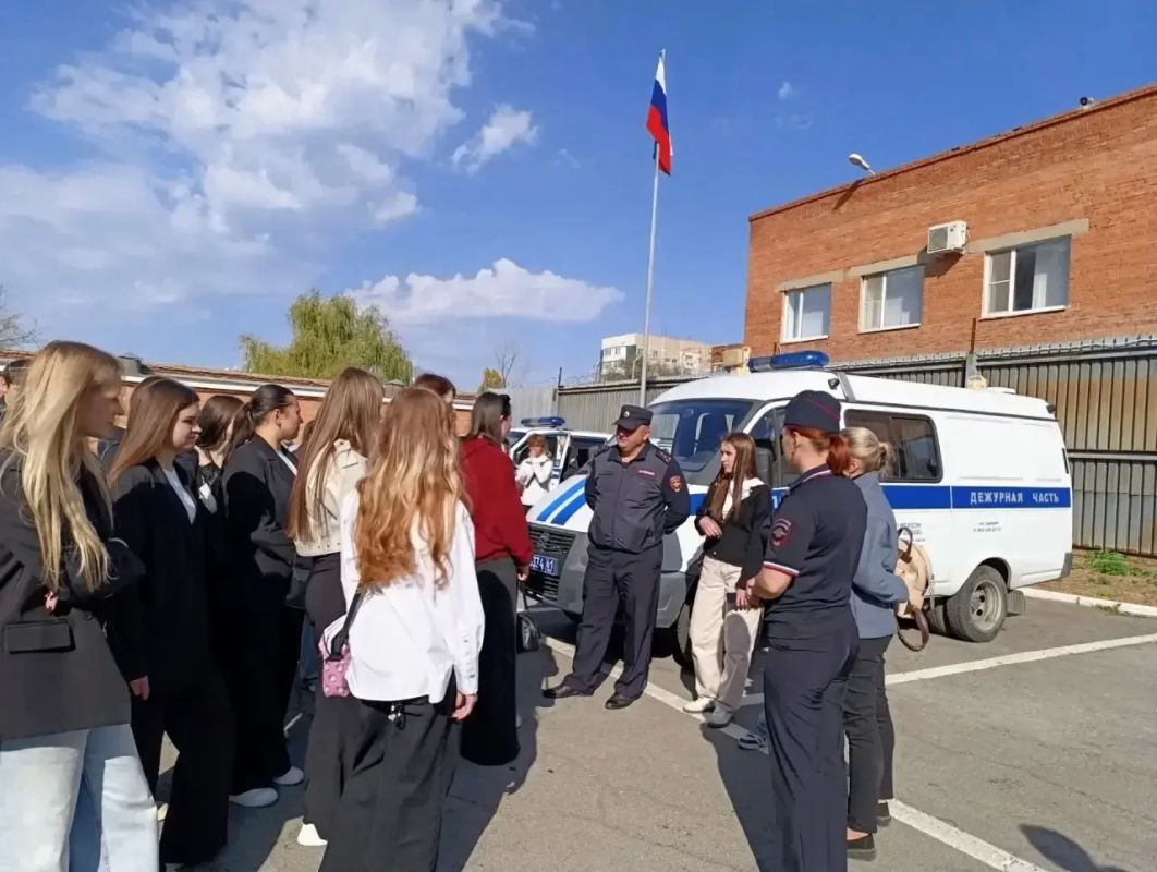 Полицейские Волгодонска провели профориентационное мероприятие Полицейские Волгодонска провели профориентационное мероприятие