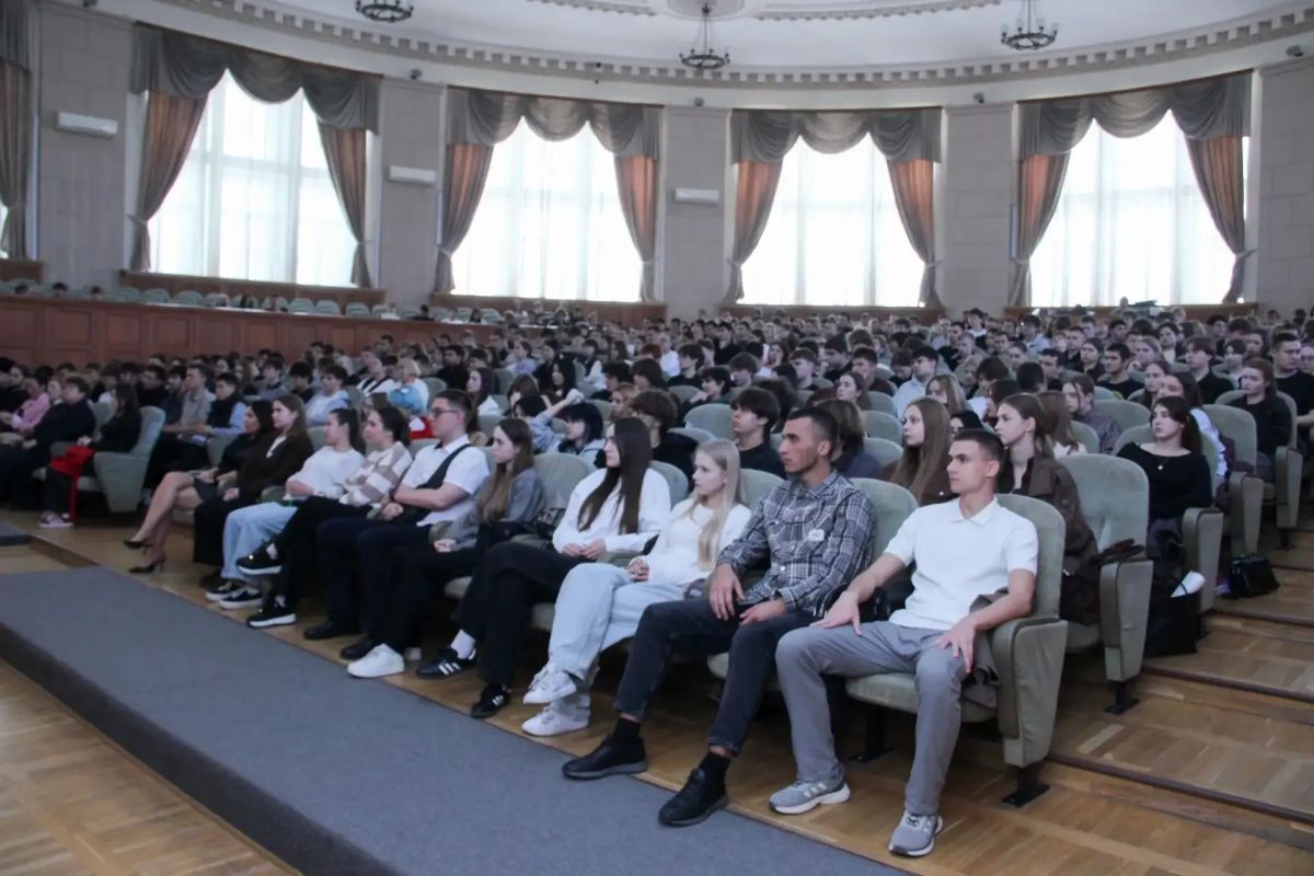 Представитель Общественного совета при донском Главке МВД выступил перед студентами РГУПС Представитель Общественного совета при донском Главке МВД выступил перед студентами РГУПС