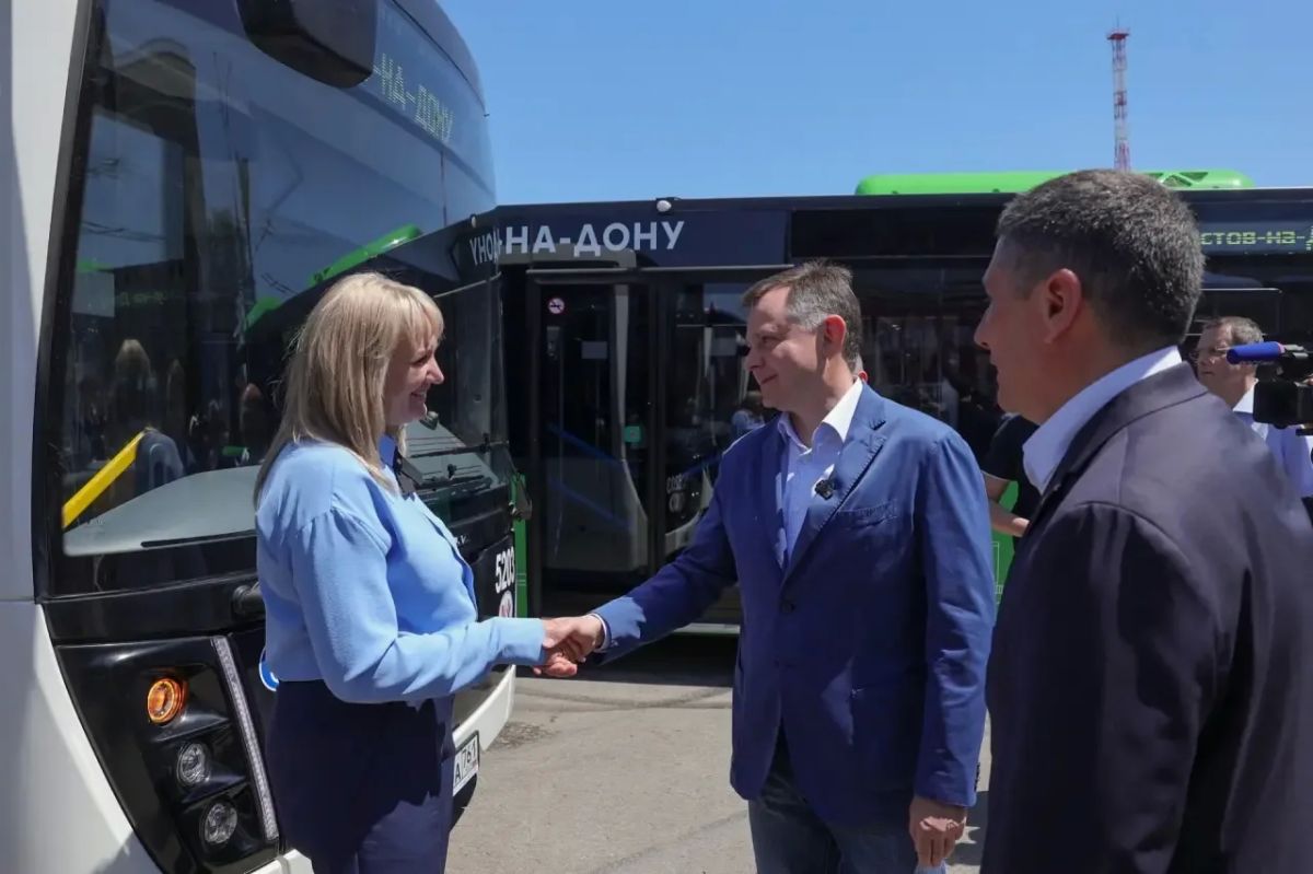 Юрий Слюсарь: Поздравляю работников автомобильного и городского пассажирского транспорта с профессиональным праздником!