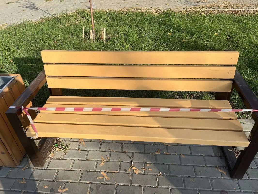 В Шахтах восстановили повреждённое имущество в сквере ДК им. Чиха В Шахтах восстановили повреждённое имущество в сквере ДК им. Чиха