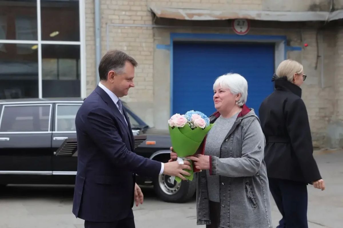 Юрий Слюсарь: Поздравляю работников автомобильного и городского пассажирского транспорта с профессиональным праздником! Юрий Слюсарь: Поздравляю работников автомобильного и городского пассажирского транспорта с профессиональным праздником!