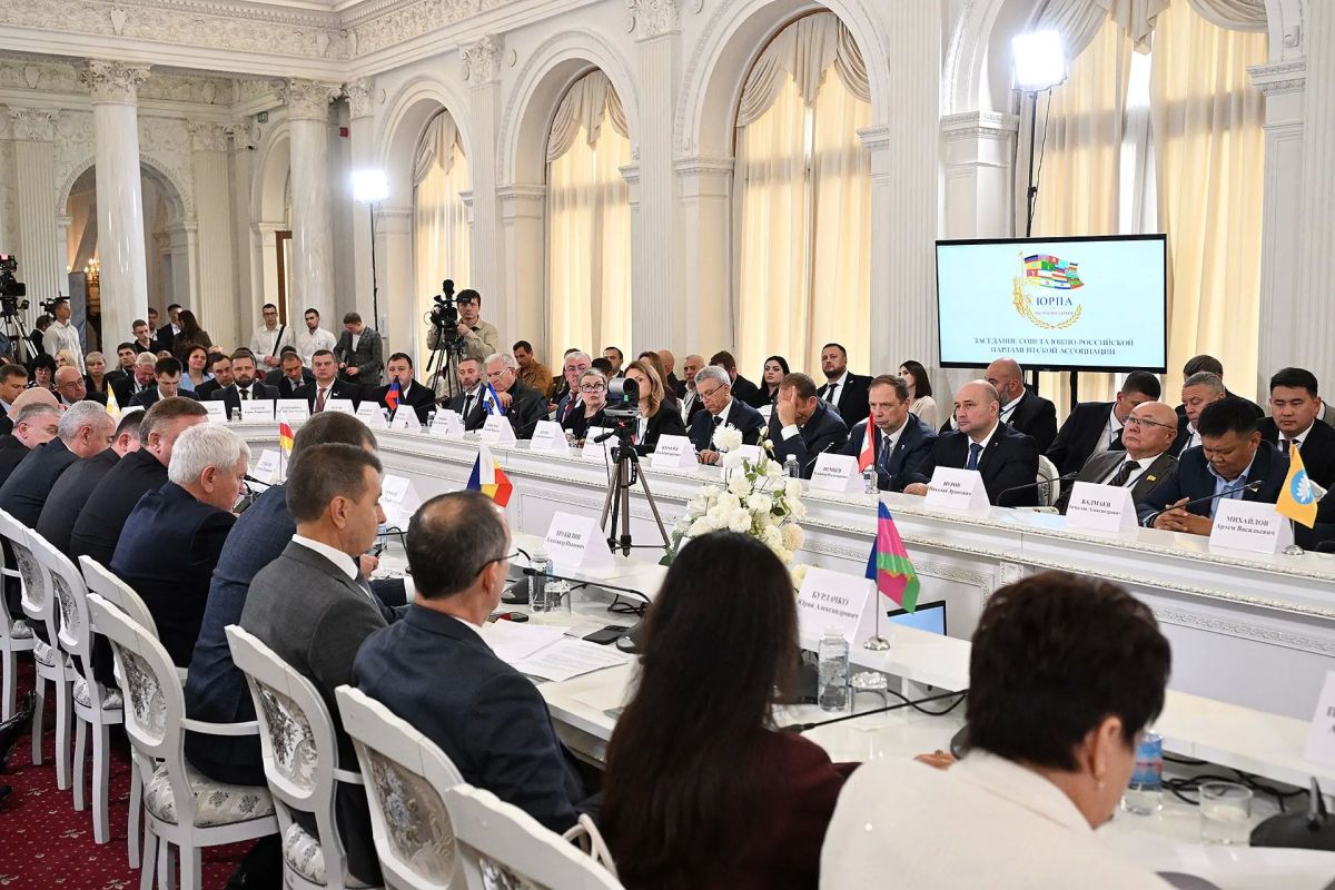 На пленарном заседании 45-й Конференции Южно-Российской Парламентской Ассоциации было поддержано предложение Законодательного Собрания Ростовской области о необходимости включения жилищных субсидий в перечень доходов, на...