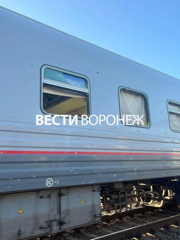 Футболистам «Локомотива», оказавшимся в атакованном БПЛА поезде, помог добраться до Москвы воронежский «Факел» Футболистам «Локомотива», оказавшимся в атакованном БПЛА поезде, помог добраться до Москвы воронежский «Факел»