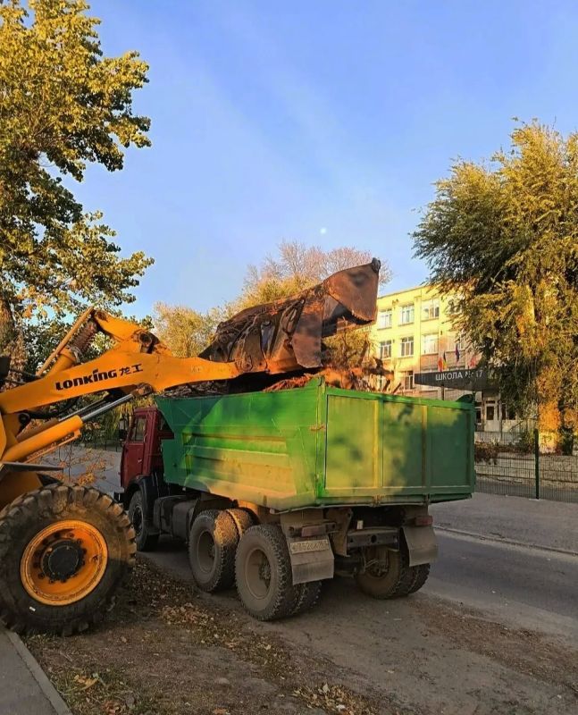 Продолжаются работы по наведению порядка в нашем городе