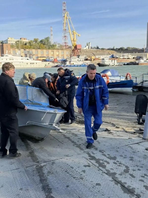 Благодаря неравнодушному очевидцу в Ростове спасли мужчину, который потерял сознание, находясь в лодке посередине реки Благодаря неравнодушному очевидцу в Ростове спасли мужчину, который потерял сознание, находясь в лодке посередине реки