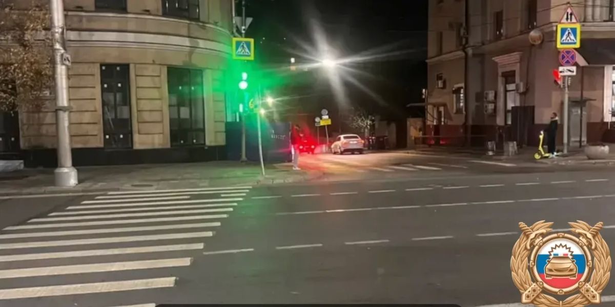 Неизвестный сбил двух женщин на тротуаре в центре Ростова