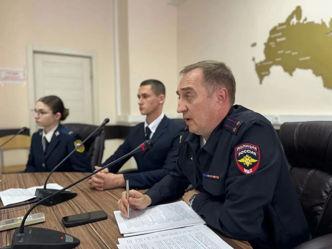 Полицейский рассказал донским школьникам о безопасности в цифровой среде