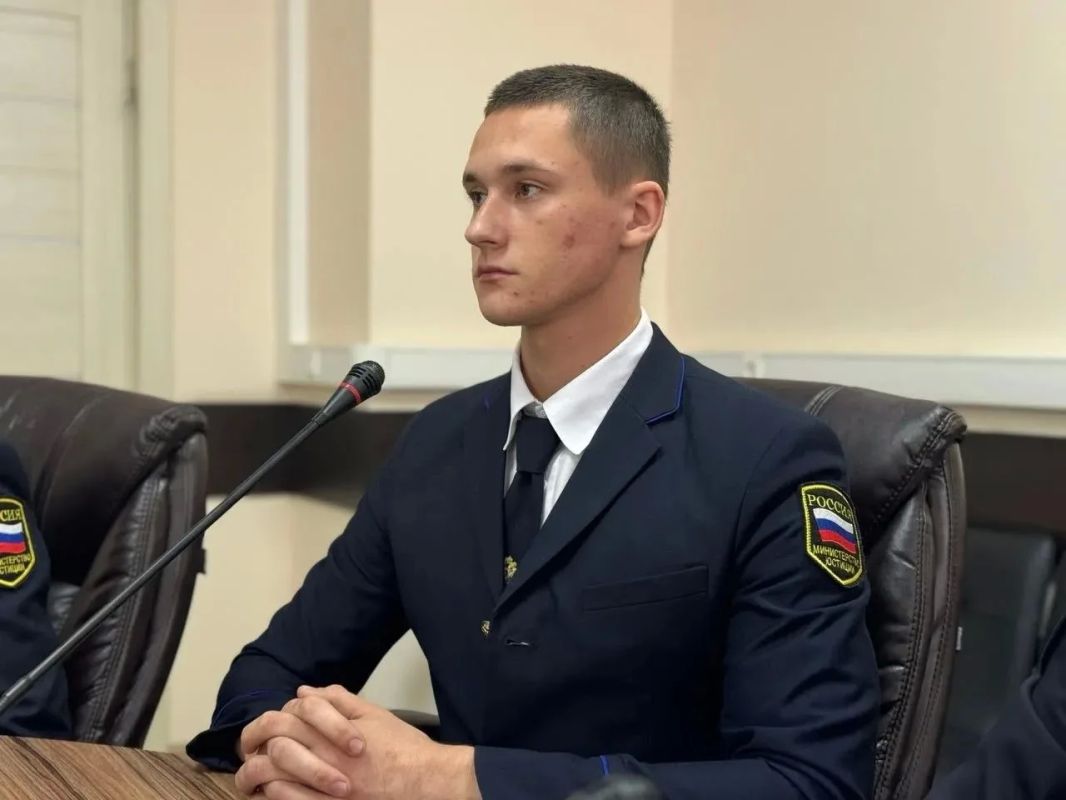 Полицейский рассказал донским школьникам о безопасности в цифровой среде Полицейский рассказал донским школьникам о безопасности в цифровой среде