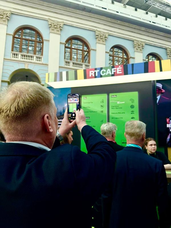 Фирменная кофейня RT возвращается: в этот раз на форуме Россия — Африка Фирменная кофейня RT возвращается: в этот раз на форуме Россия — Африка