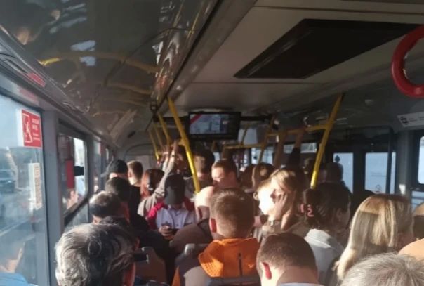 На улице Стартовой в Ростове-на-Дону произошёл пожар в автобусе