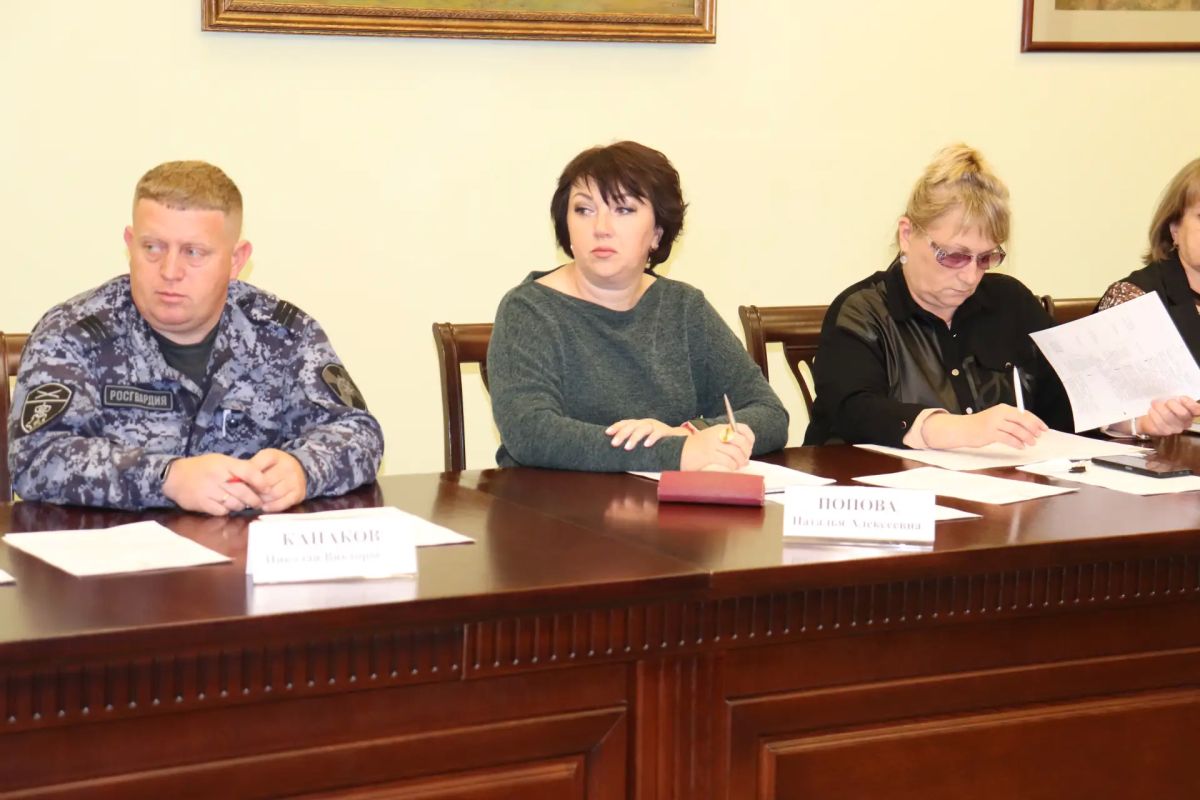 В Шахтах обсудили готовность к зиме: от пожарной безопасности до антитеррористической защиты В Шахтах обсудили готовность к зиме: от пожарной безопасности до антитеррористической защиты