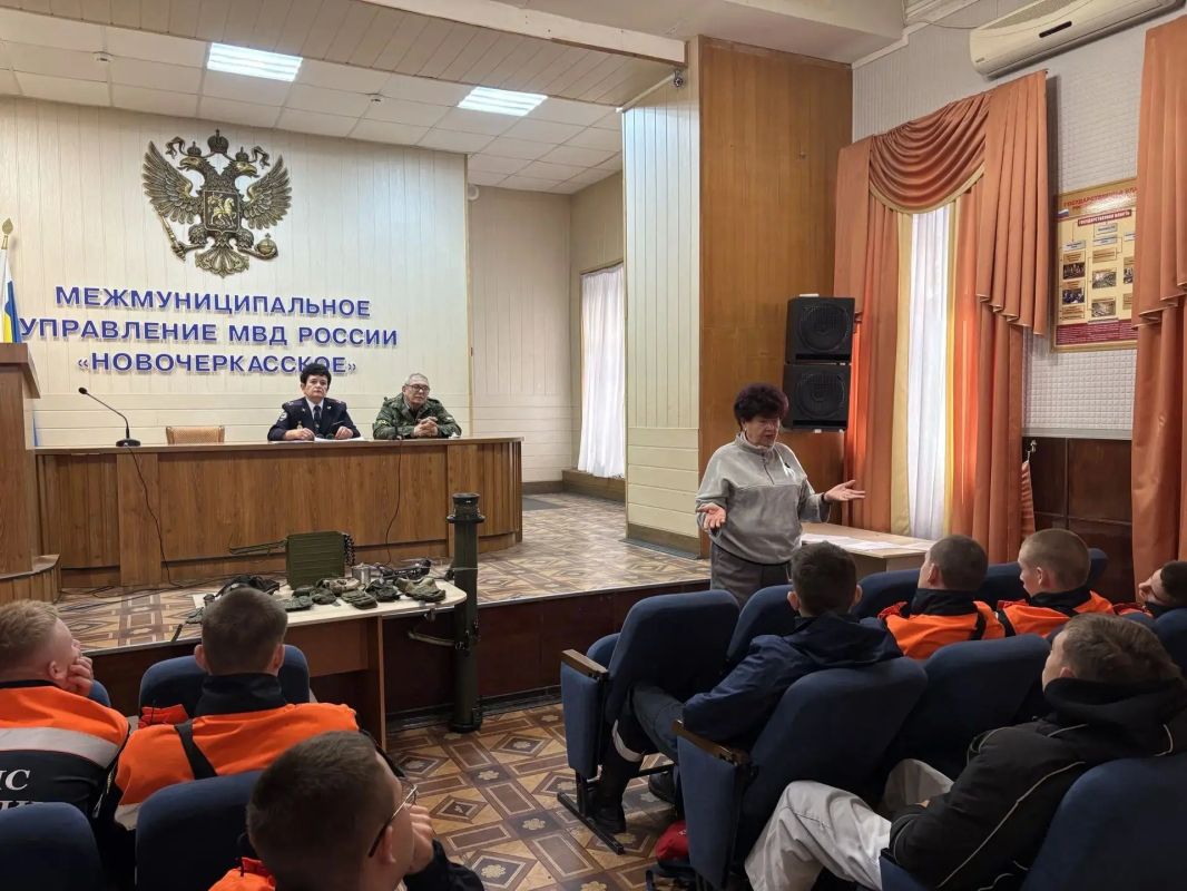 В Новочеркасске прошла встреча поколений: ветераны МВД и студенты обсудили вопросы патриотического воспитания В Новочеркасске прошла встреча поколений: ветераны МВД и студенты обсудили вопросы патриотического воспитания