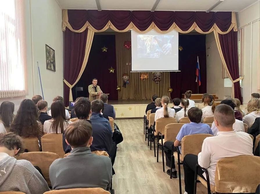 В Шахтах член Общественного совета провел профилактическую встречу с учащимися МБОУ СОШ 21 В Шахтах член Общественного совета провел профилактическую встречу с учащимися МБОУ СОШ 21