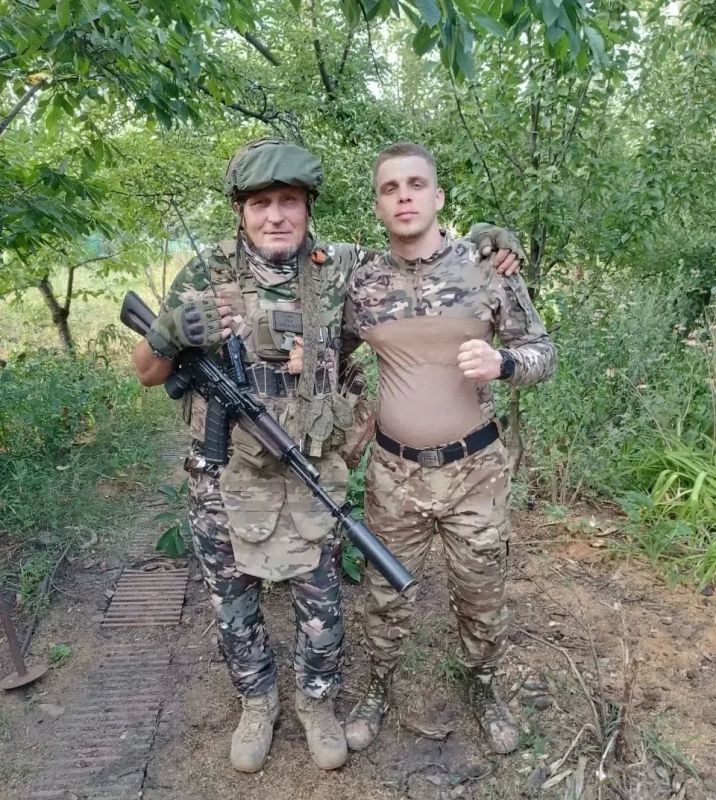 Штурмовик получил тяжелое ранение, когда вытаскивал тело погибшего отца с поля боя Штурмовик получил тяжелое ранение, когда вытаскивал тело погибшего отца с поля боя