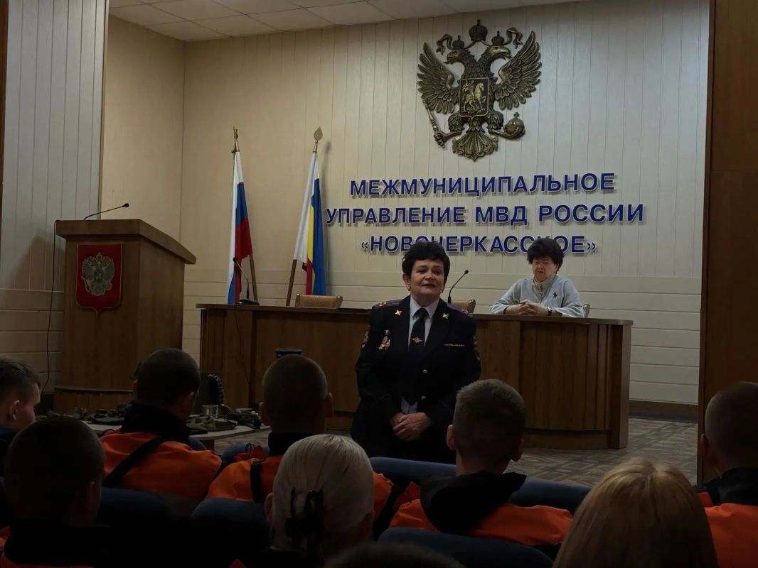 В Новочеркасске прошла встреча поколений: ветераны МВД и студенты обсудили вопросы патриотического воспитания В Новочеркасске прошла встреча поколений: ветераны МВД и студенты обсудили вопросы патриотического воспитания