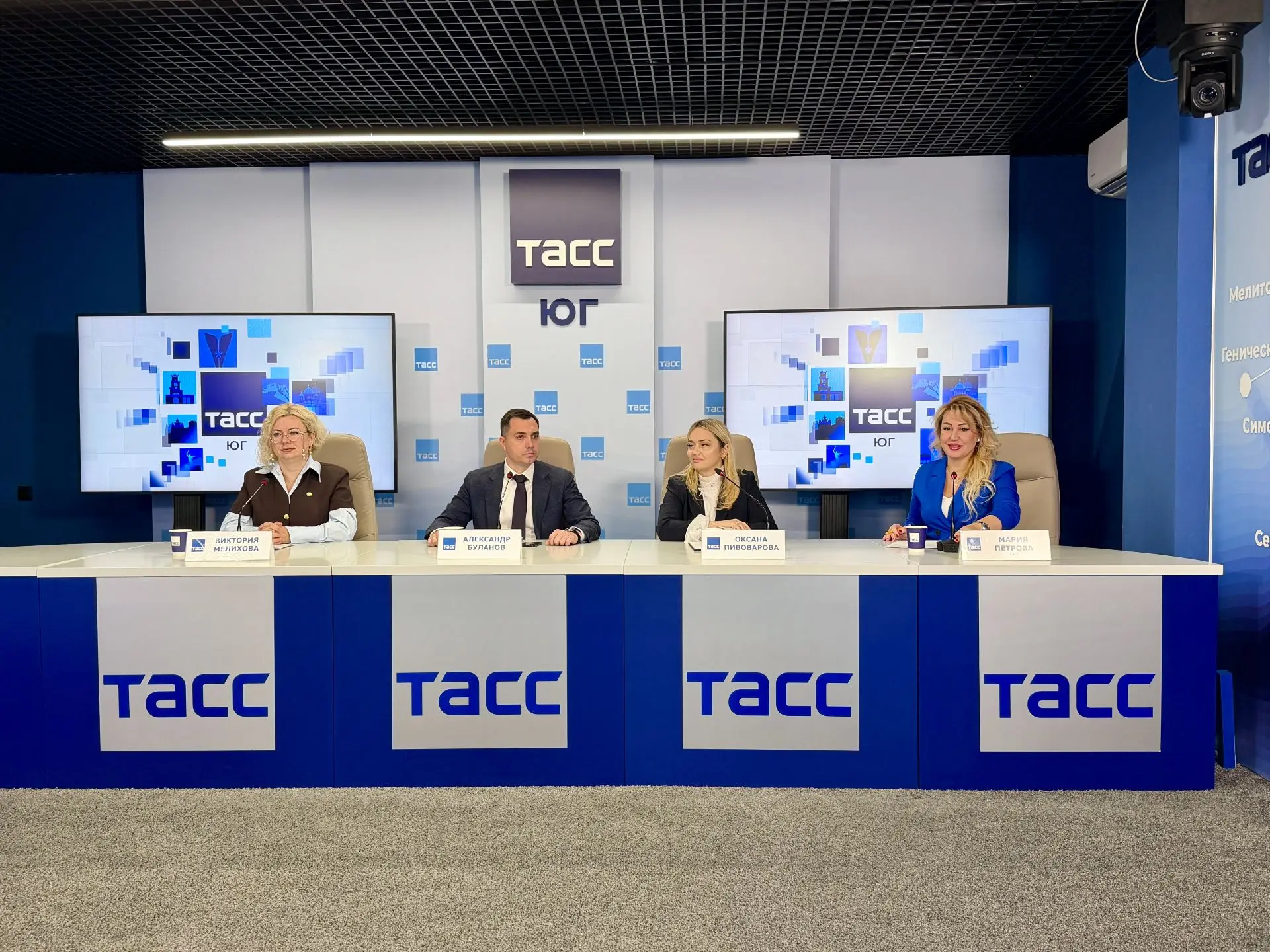 #Прямосейчас в РИЦ "ТАСС Юг" (г. Ростов-на-Дону) проходит пресс-конференция, посвященная празднованию Дня народного единства и проведению Международной просветительской акции "Большой этнографический диктант – 2026"