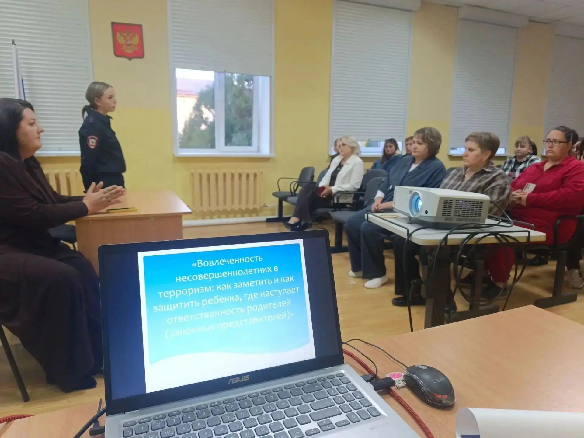 Полицейские Морозовского района приняли участие в общешкольном собрании