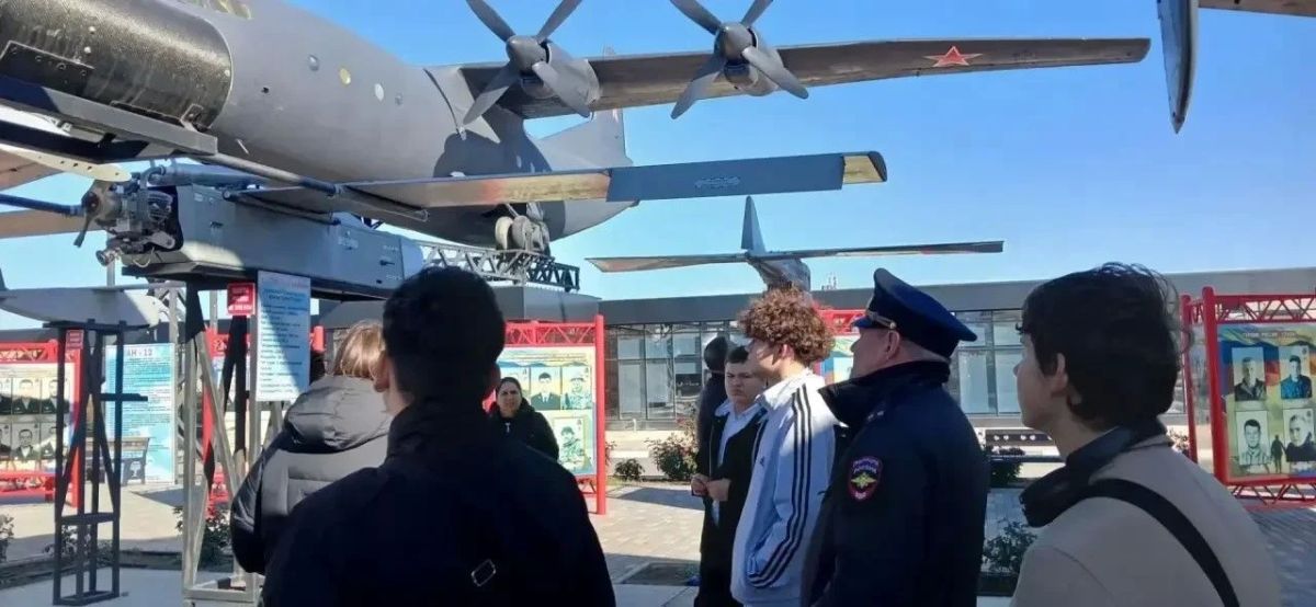 Сотрудники Каменского отдела организовали экскурсию для полицейского класса Сотрудники Каменского отдела организовали экскурсию для полицейского класса