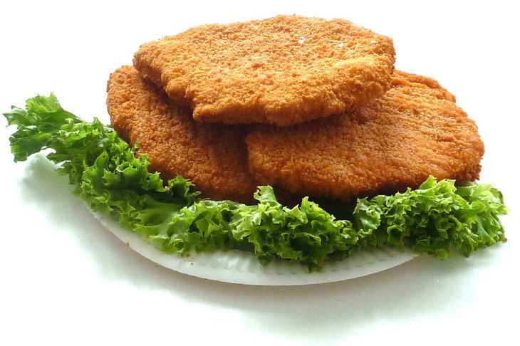 Как приготовить сочные куриные котлеты с начинкой из масла