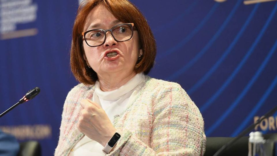 Сохраняя сбережения: под матрасом или в банке — что выбрать?