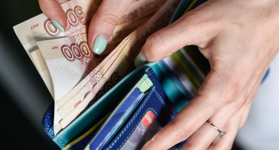 Какую зарплату нужно иметь для пенсии в 50 тысяч рублей в России?
