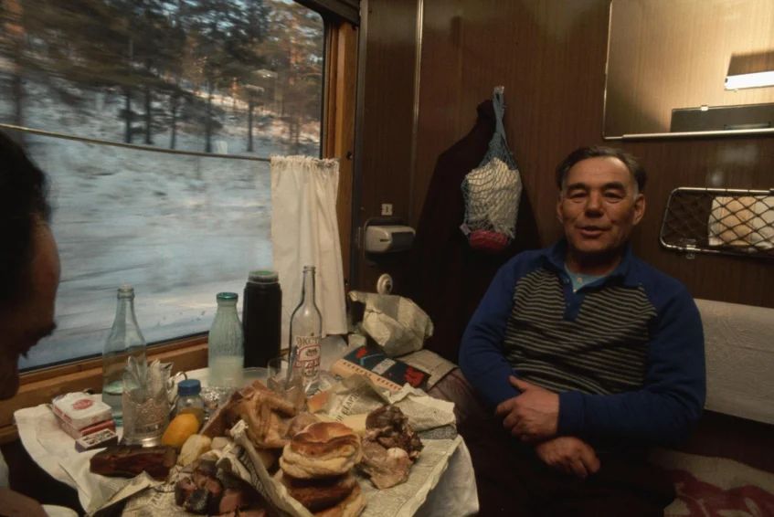 Кулинарные традиции в железнодорожных путешествиях: что брать с собой в поезд