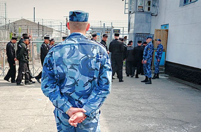 Пенсионеры за решеткой: как зэки получают и распоряжаются своей пенсией