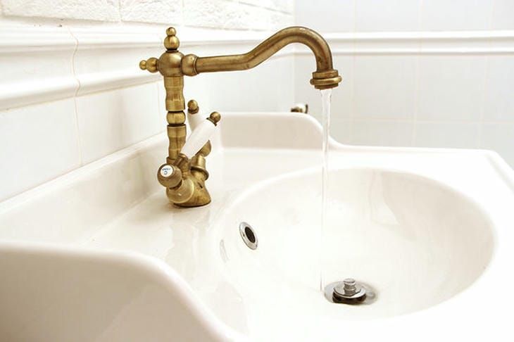 Как организовать пространство под раковиной на кухне: 7 практичных решений для идеального порядка