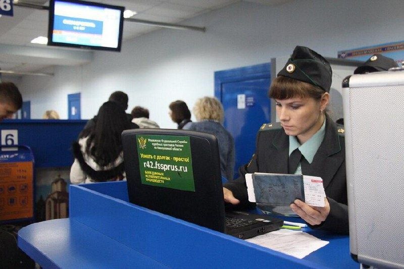 Госдума рассматривает закон о снижении числа невыездных должников