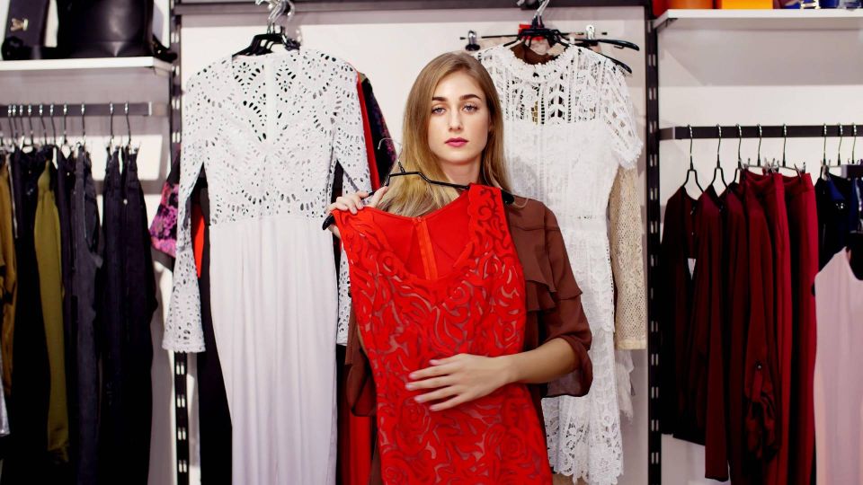 Как из деревни: всего 3 вещи «убивают» стиль женщины после 40 лет