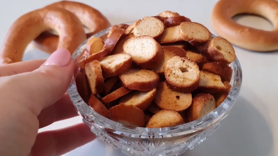 Идеальные сухарики для супа и салата: готовятся всего четыре минуты