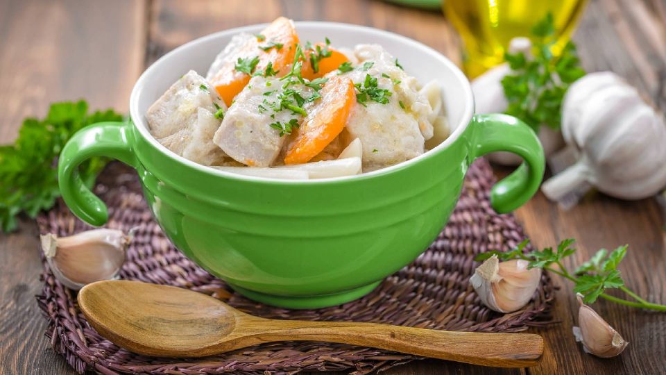 Жаркое из кролика соберет за столом всю семью: такого нежного мяса вы еще не ели