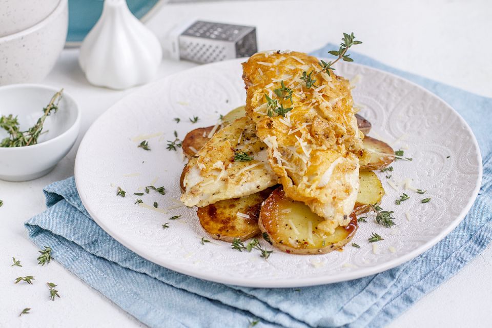 Куриные отбивные в пармезане: хрустящая классика с жареным картофелем на вашей кухне