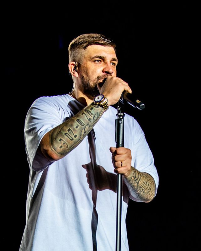 Мир шоу-бизнеса: высокие гонорары звезд и секреты их успеха