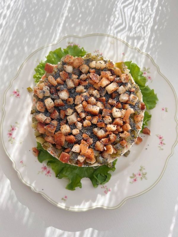 Курочка под «кайфом»: авторская версия салата, которую стоит подавать сразу