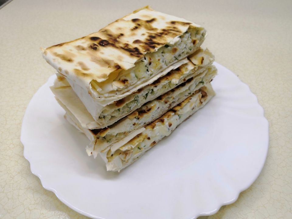 Вкусный завтрак всего за три ингредиента: секретные конвертики из лаваша