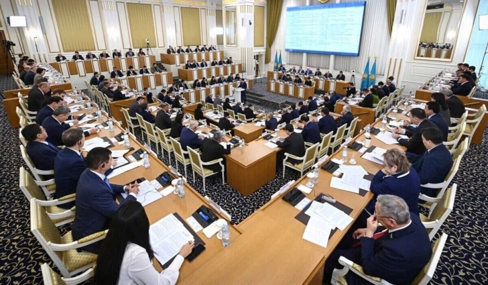 Ключевые изменения в Конституции Казахстана: новые принципы правосудия и местное управление