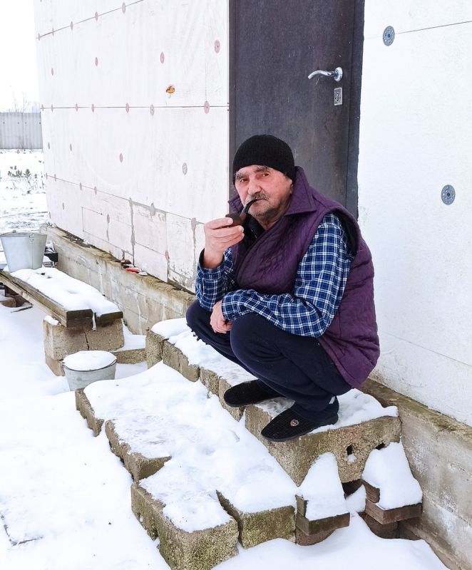 Загадочный мир огородников: Как семья превращает участок в зону уюта и плодородия