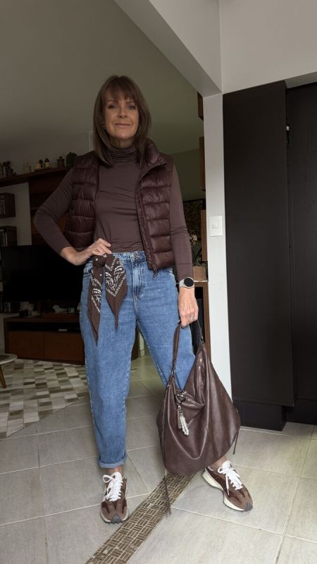 Шоколад — ваш новый базовый цвет: 6 простых образов для женщин 50+