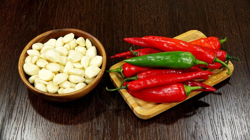 Аджика на зиму: свежий рецепт без варки для ароматных блюд