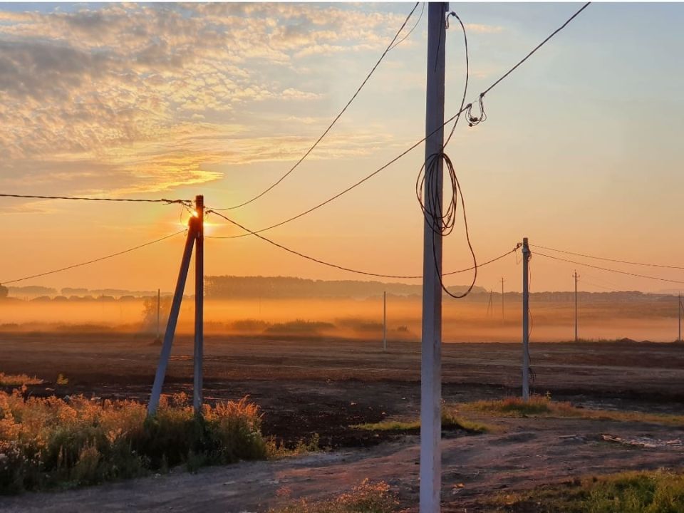 Жители посёлка делятся на два лагеря: как низшие страсти превращают жизнь в борьбу