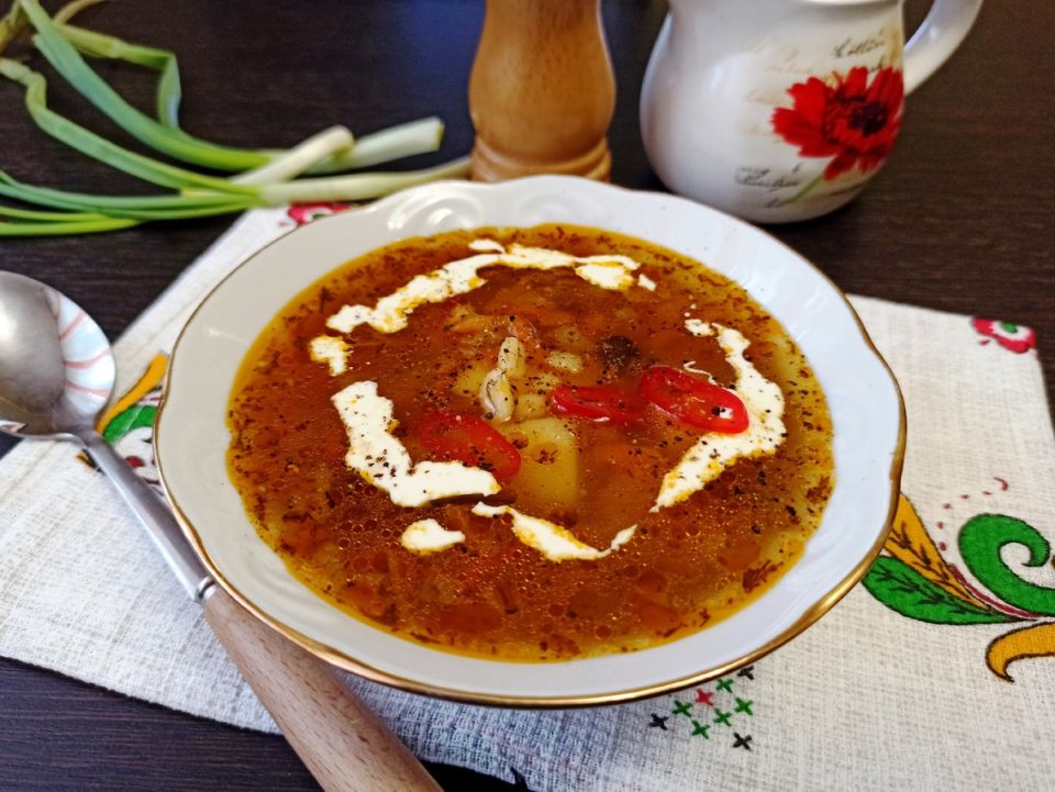 Рассольник с белыми грибами: сытное наслаждение для всей семьи